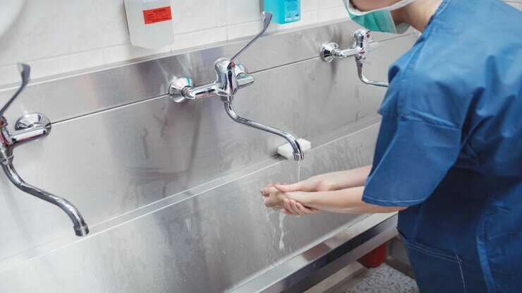 Hygienic Plumbing Solutions in Hospitals and Things to Consider