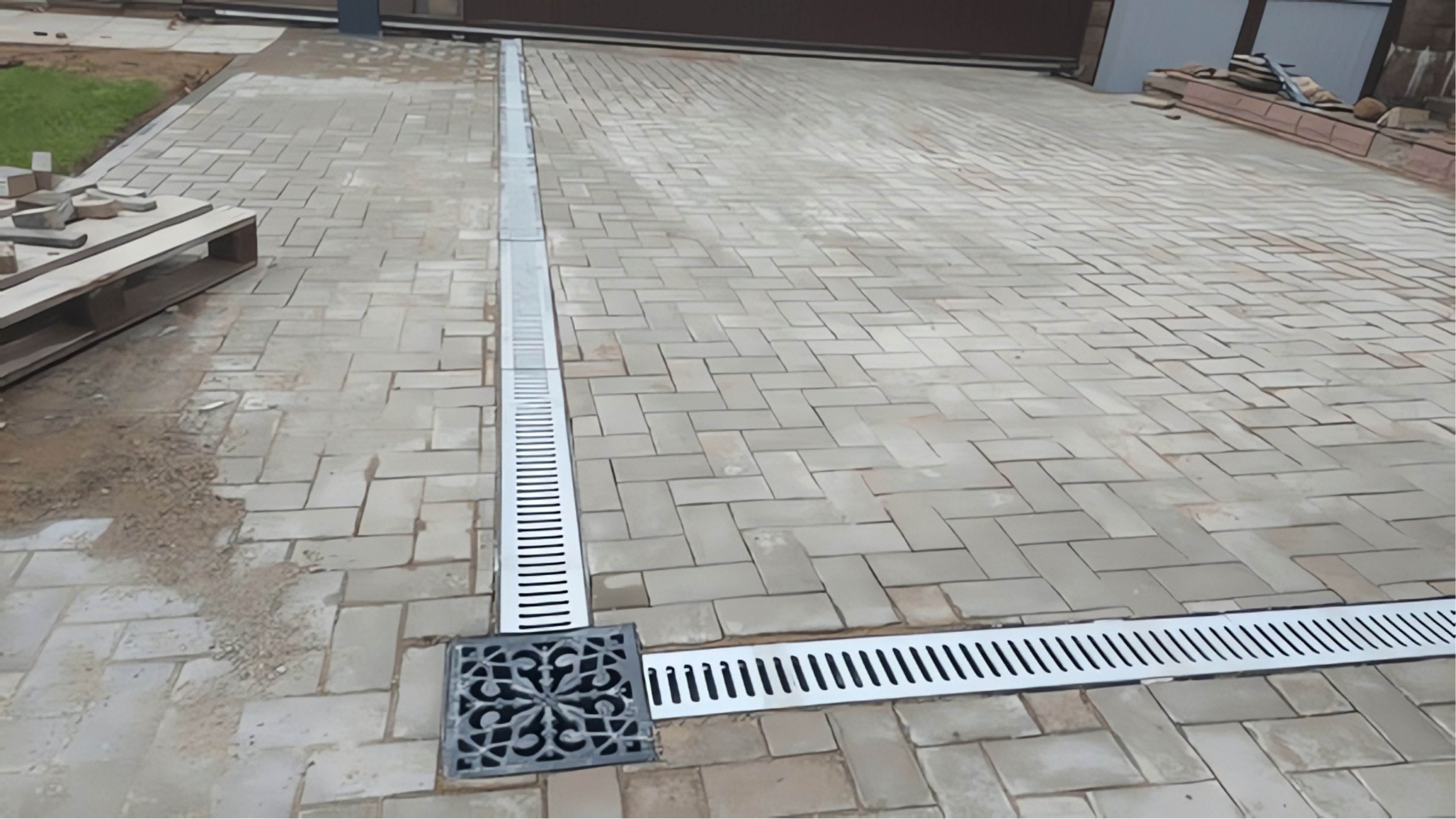 How Should Drainage Be Designed in Sanitary Plumbing Systems?